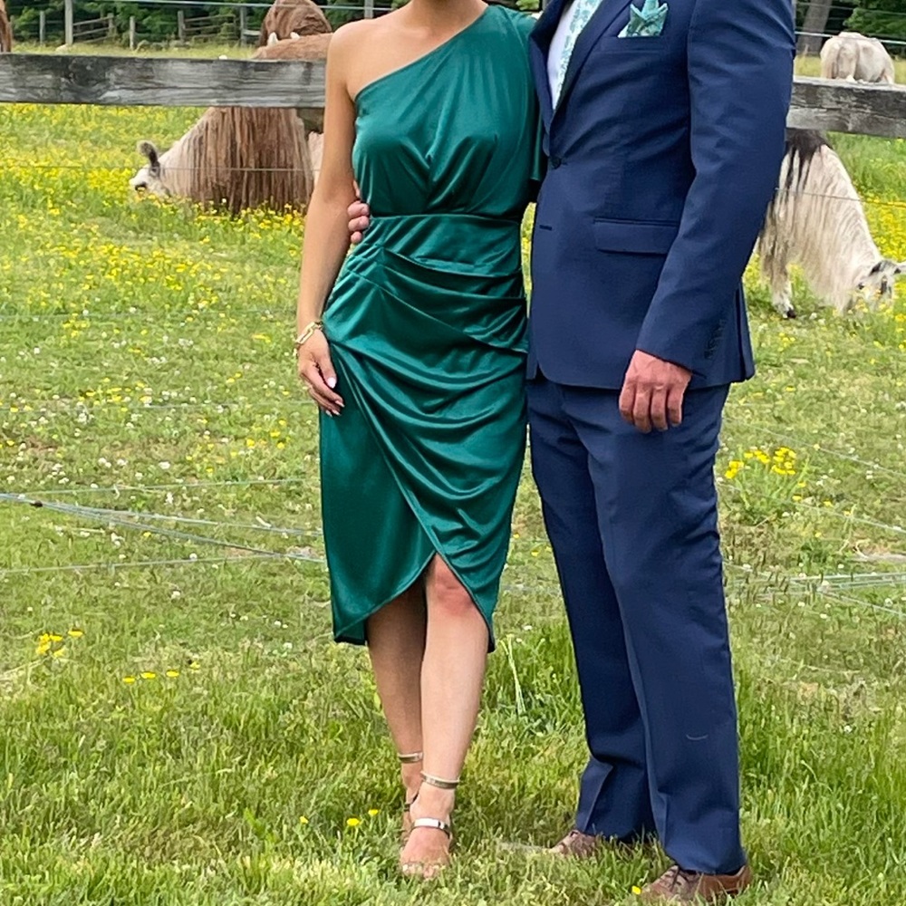 PROM/EVENING DRESS! Bold green satin one shoulder midi dress